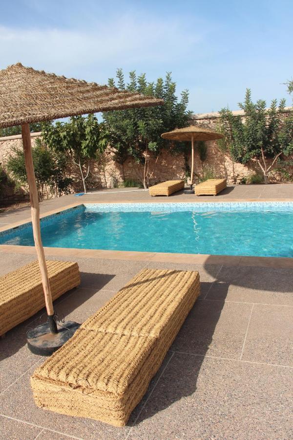 Les Jardins Fleuris Bed & Breakfast Есувейра Екстериор снимка