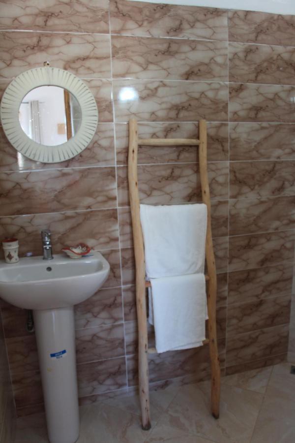 Les Jardins Fleuris Bed & Breakfast Есувейра Екстериор снимка